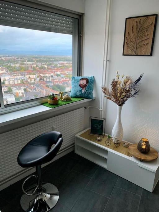 Grand Appartement 2 Chambres 5 Pers Max, Vue Panoramique Avec Parking Mulhouse Eksteriør bilde
